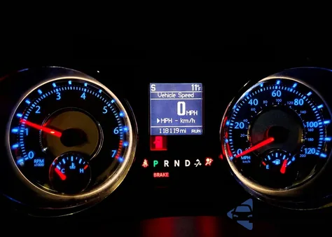 2015 Chrysler Town & Country Touring L z USA, uszkodzony, nr VIN 2C4RC1CG8FR561705